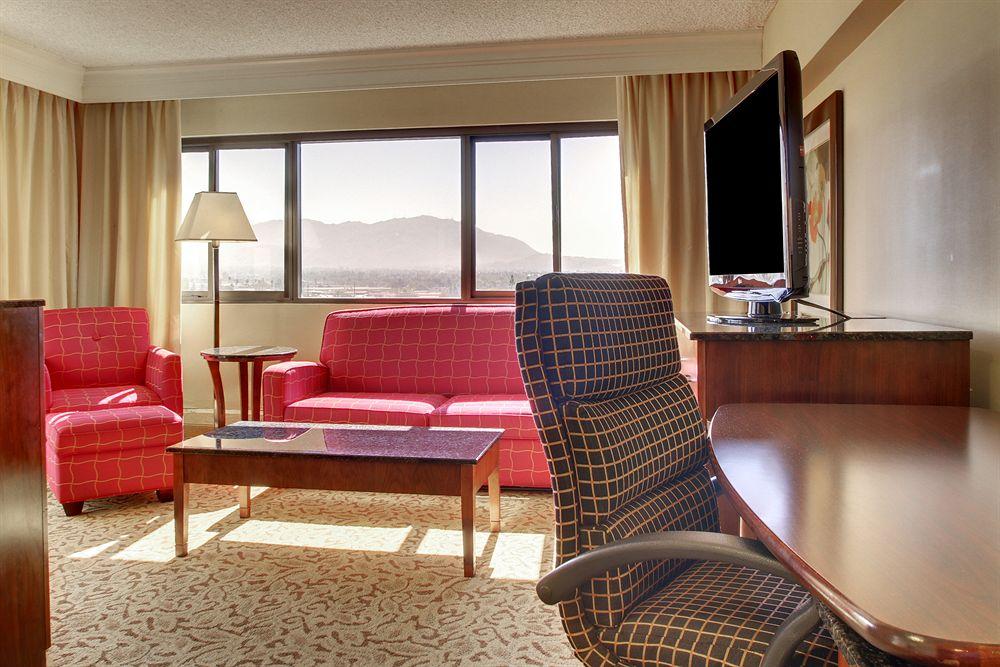 Marriott Riverside At The Convention Center Екстер'єр фото
