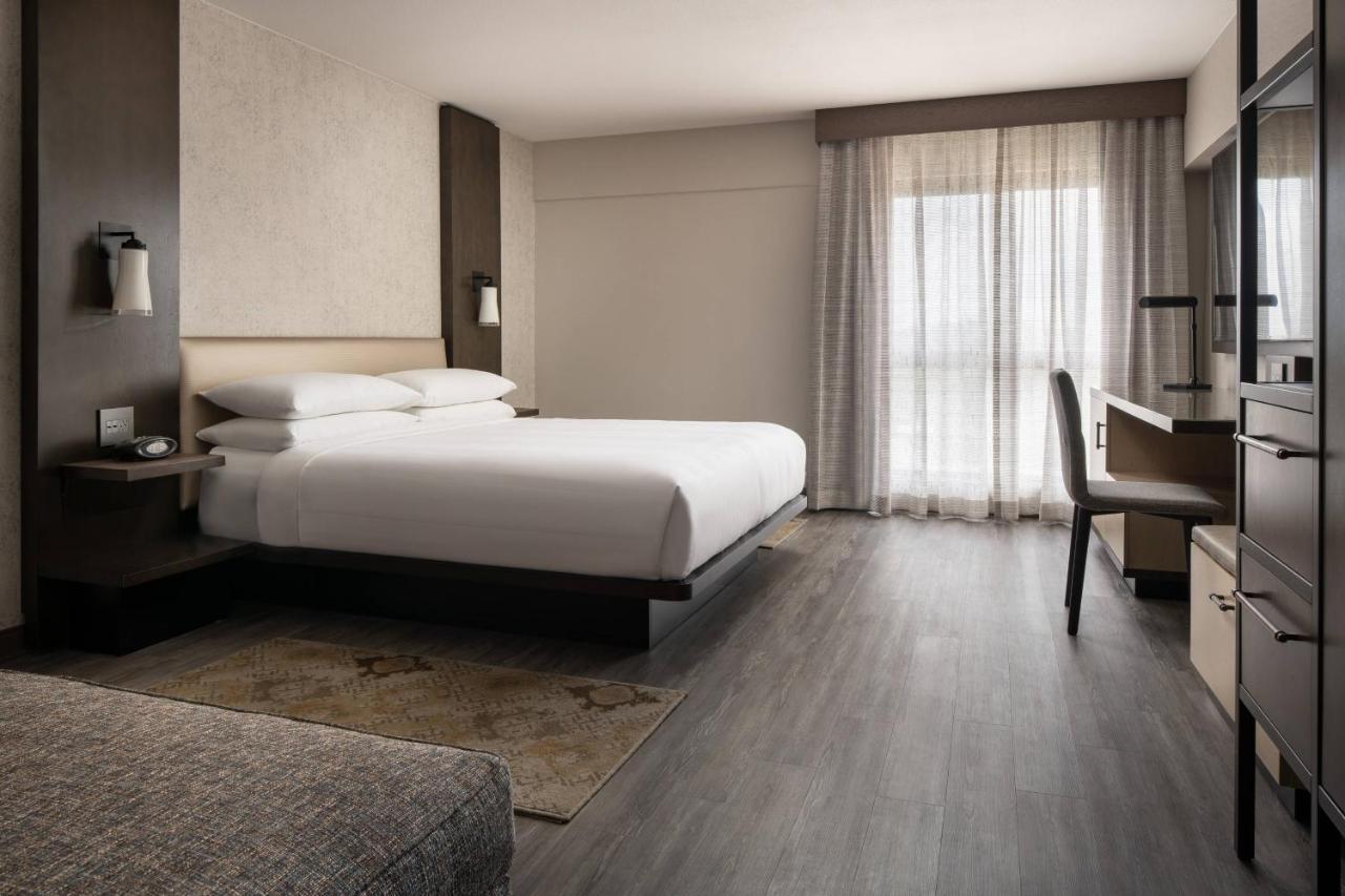 Marriott Riverside At The Convention Center Екстер'єр фото