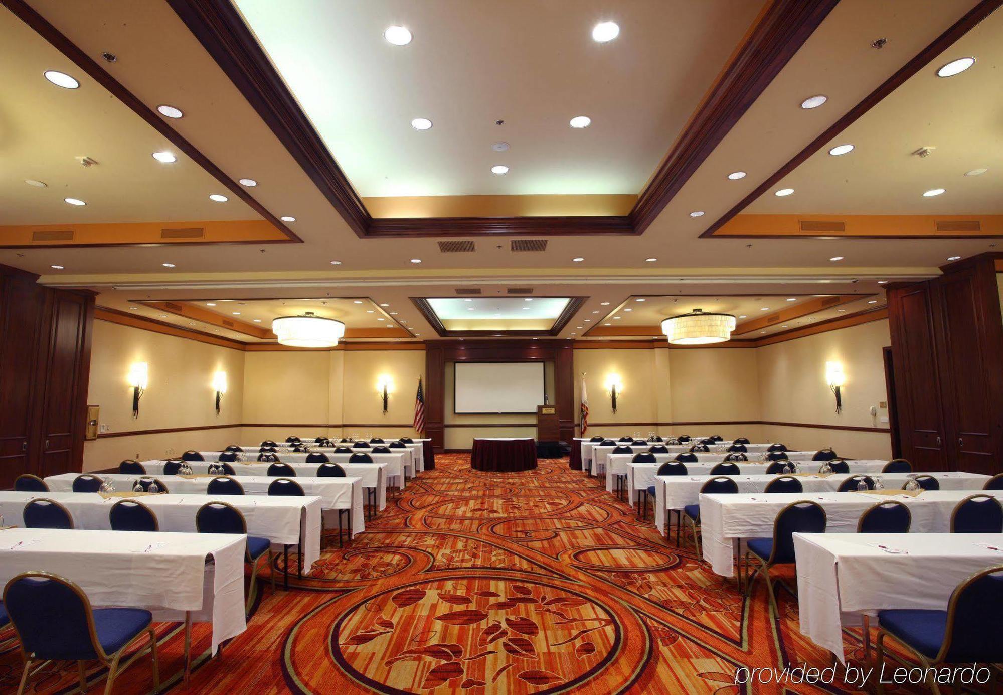 Marriott Riverside At The Convention Center Бізнес фото
